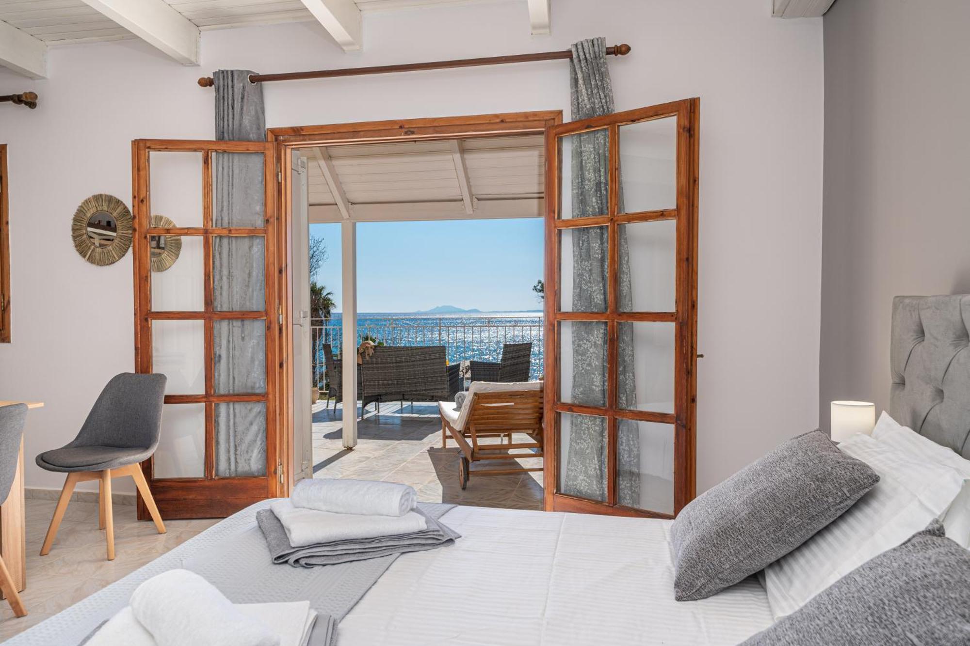 Southbank Seafront Apartment Katelios