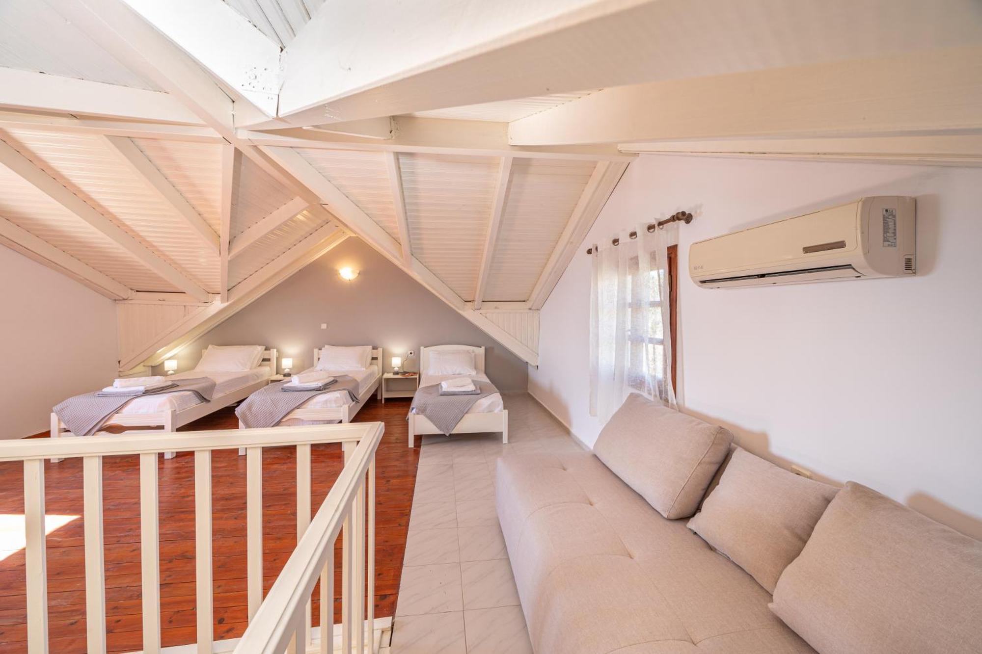 Southbank Seafront Apartment Katelios