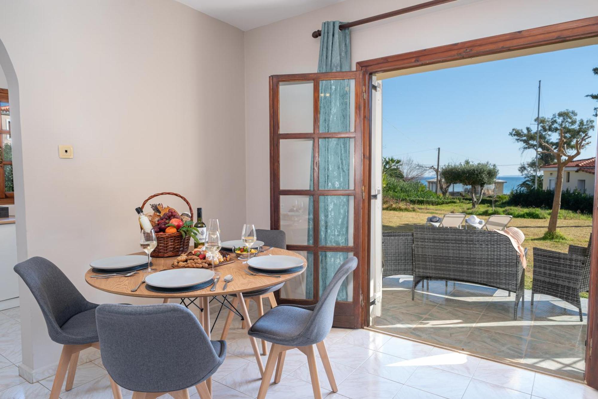 Southbank Seafront Apartment Katelios